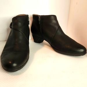 Dansko Darbie 41/10.5 black leather‎ 1.5" heel comfy low booties inside zip